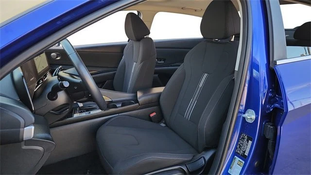 2025 Hyundai Elantra - Image 13 of 18