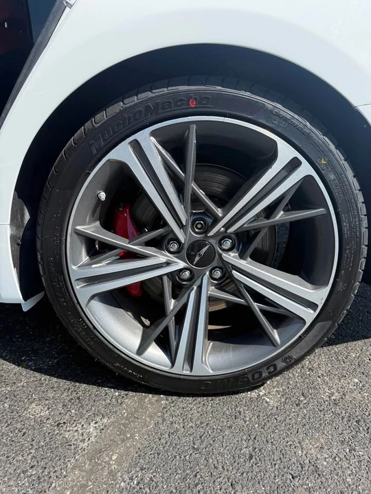 2025 Hyundai Genesis - Image 8 of 10