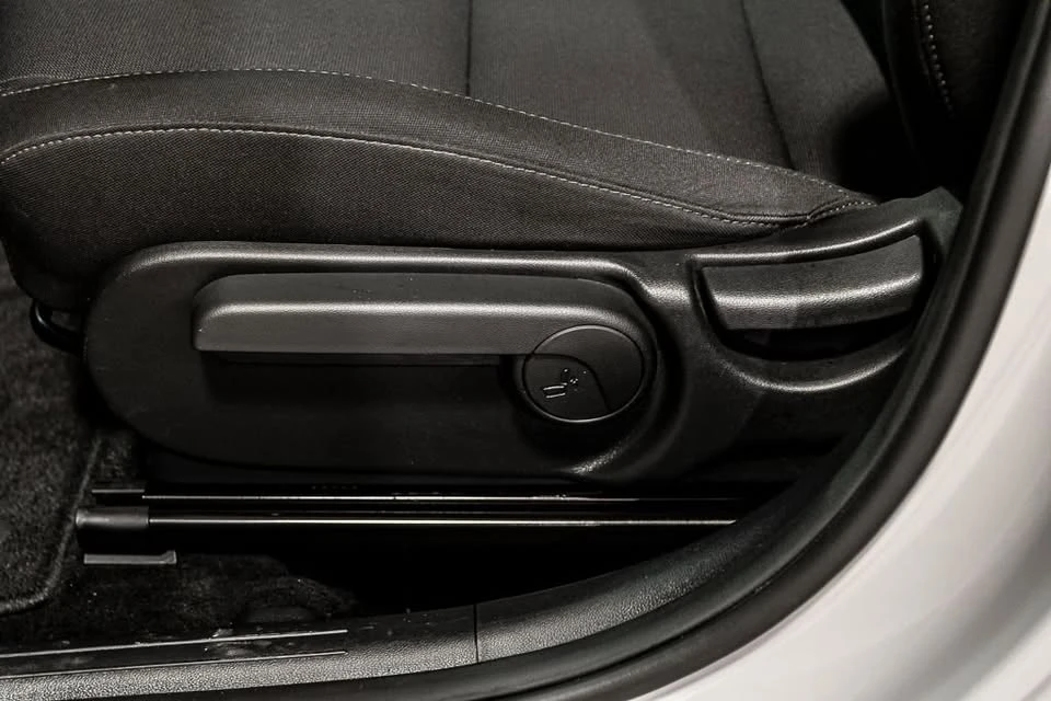 2025 Hyundai Kona - Image 17 of 18