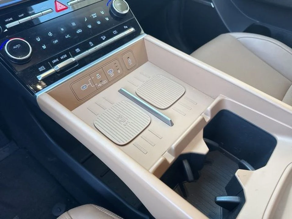 2025 Hyundai Santa Fe - Image 14 of 20
