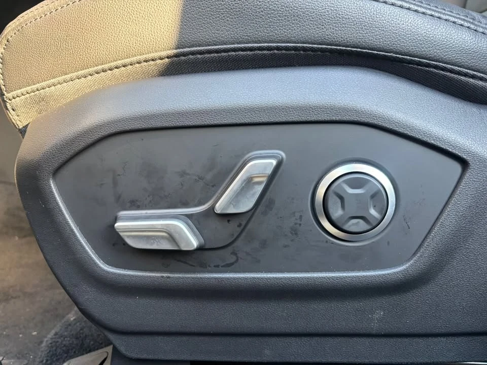 2025 Hyundai Santa Fe - Image 14 of 19