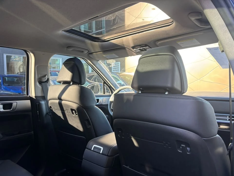 2025 Hyundai Santa Fe - Image 6 of 19