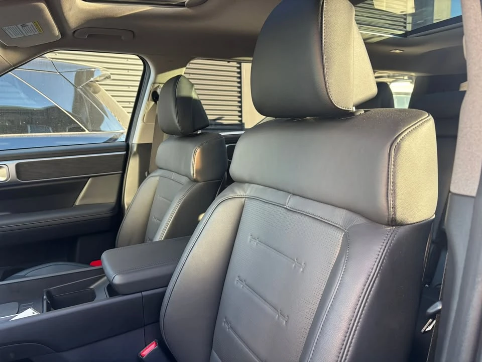2025 Hyundai Santa Fe - Image 15 of 19