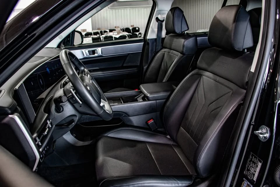 2025 Hyundai Santa Fe - Image 4 of 19
