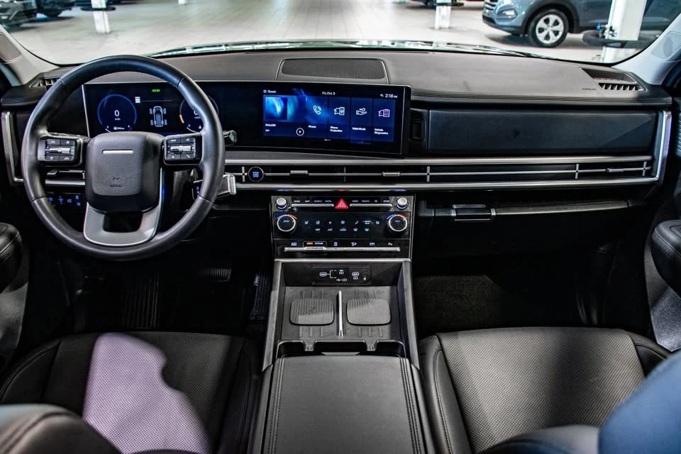 2025 Hyundai Santa Fe - Image 5 of 19