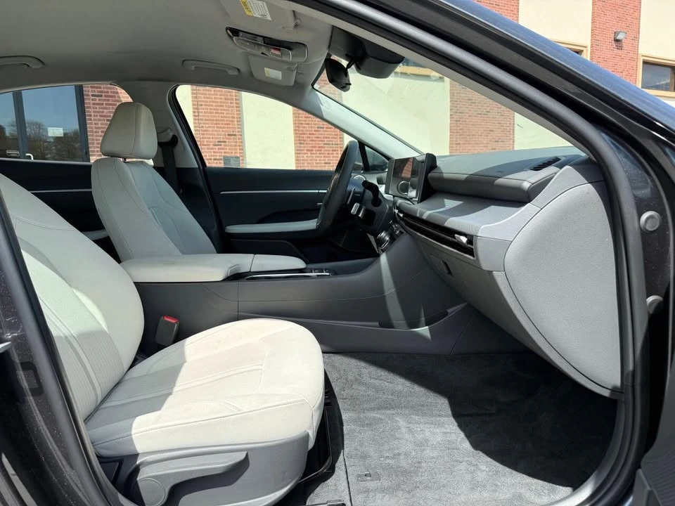 2025 Hyundai Sonata - Image 9 of 20