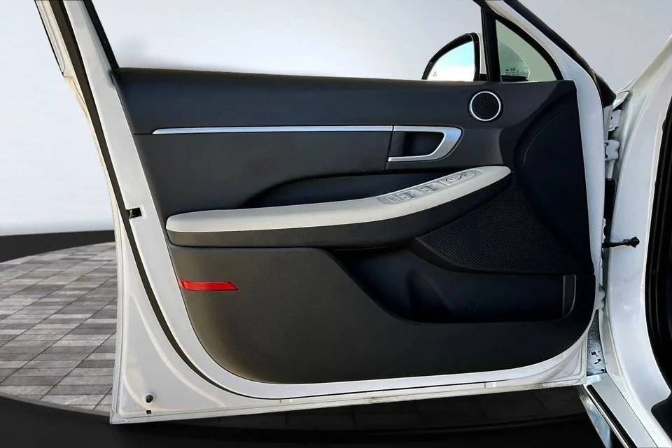 2025 Hyundai Sonata - Image 17 of 20