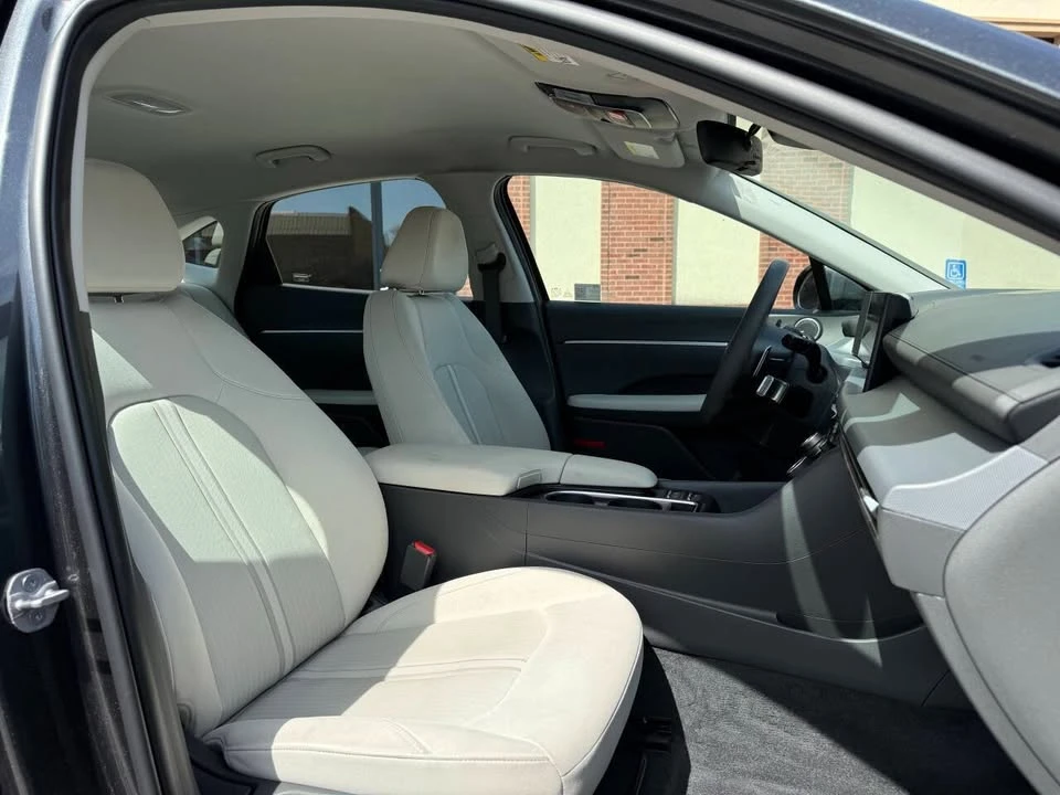 2025 Hyundai Sonata - Image 10 of 20