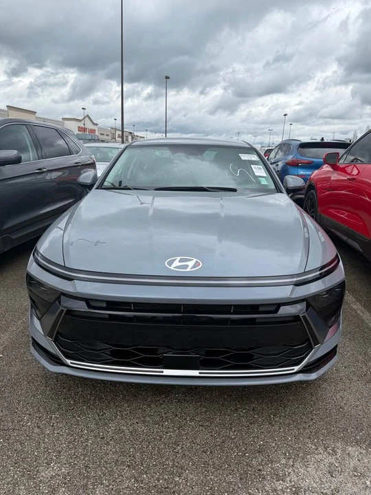 2025 Hyundai Sonata - Image 2 of 8