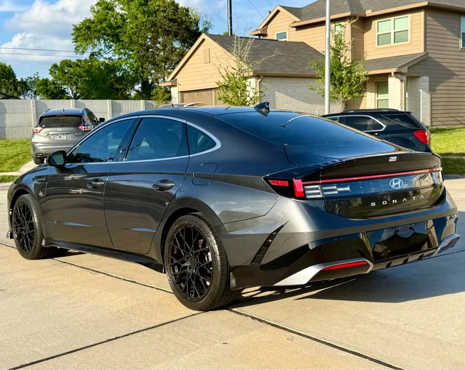 2025 Hyundai Sonata - Image 9 of 12