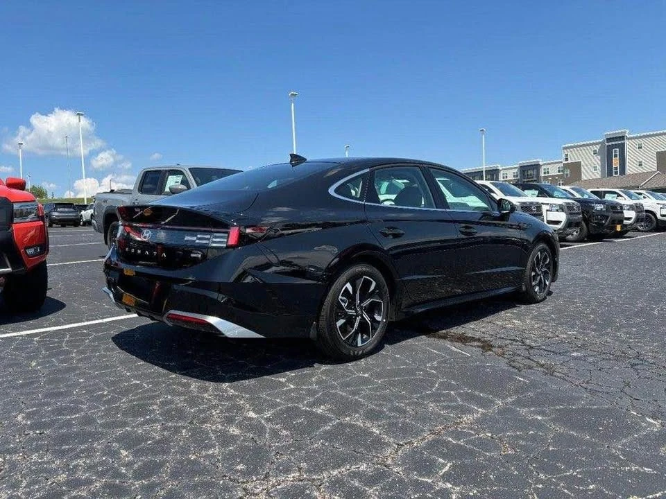 2025 Hyundai Sonata - Image 2 of 8