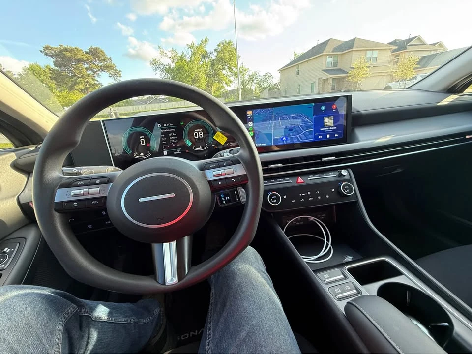 2025 Hyundai Sonata - Image 10 of 12