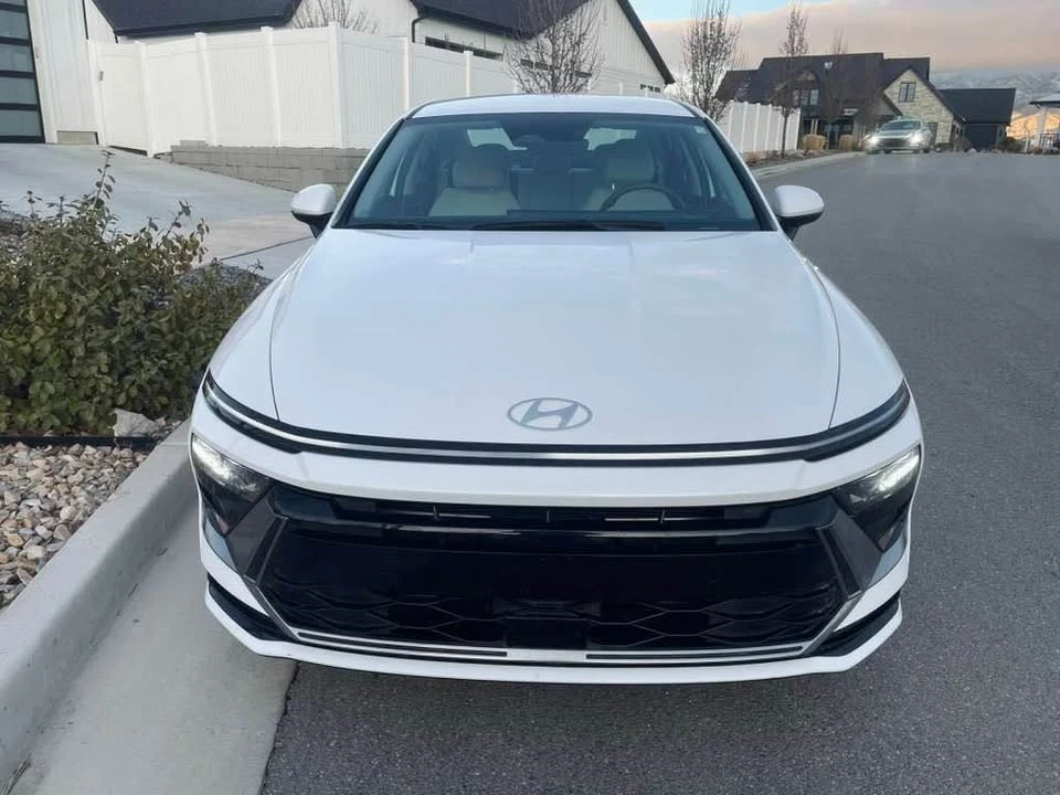2025 Hyundai Sonata - Image 2 of 10