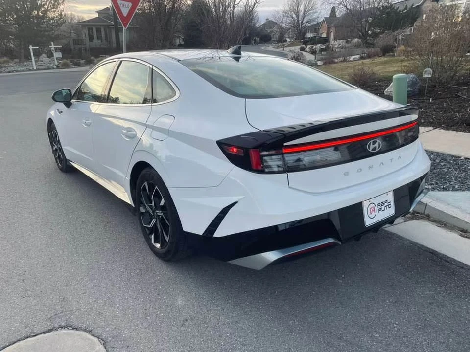 2025 Hyundai Sonata - Image 5 of 10
