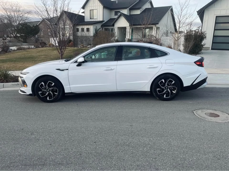 2025 Hyundai Sonata - Image 2 of 10