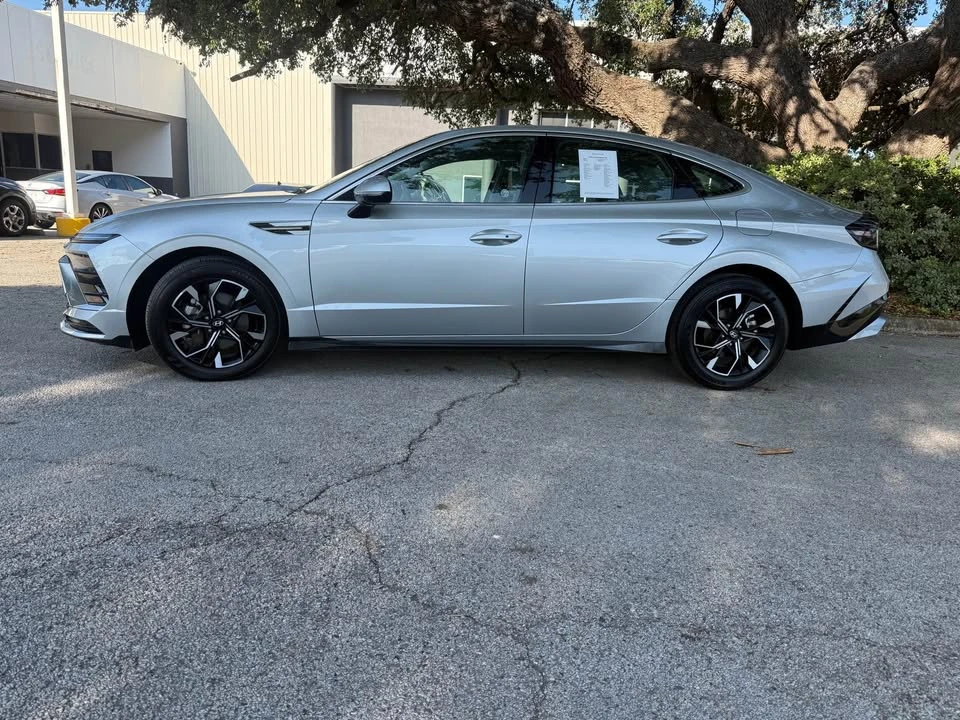 2025 Hyundai Sonata - Image 2 of 13