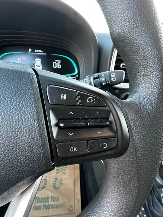 2025 Hyundai Venue - Image 13 of 18