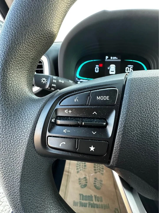 2025 Hyundai Venue - Image 14 of 18
