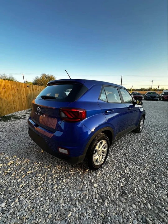 2025 Hyundai Venue - Image 7 of 18