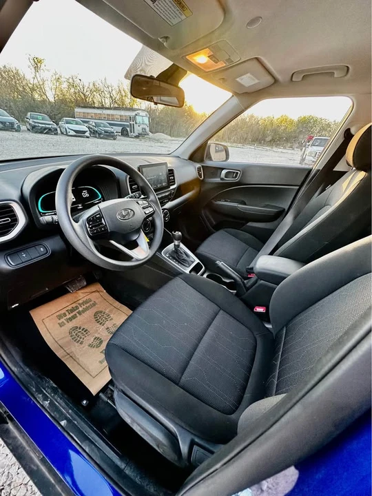 2025 Hyundai Venue - Image 8 of 18