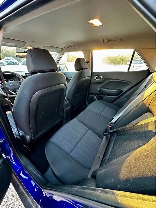 2025 Hyundai Venue - Image 9 of 18