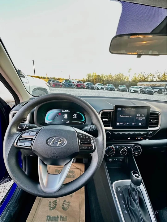 2025 Hyundai Venue - Image 10 of 18