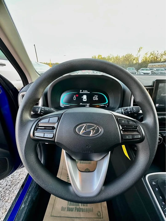2025 Hyundai Venue - Image 12 of 18