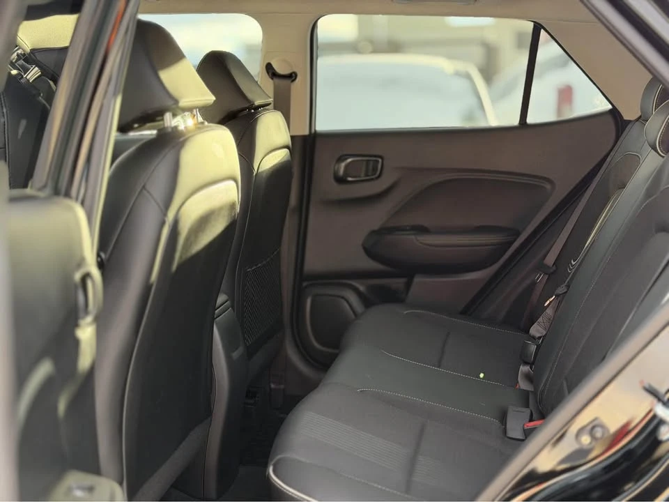 2025 Hyundai Venue - Image 5 of 9