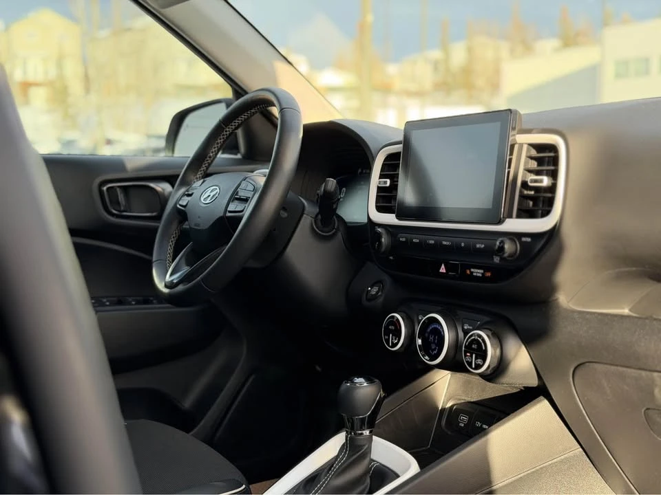 2025 Hyundai Venue - Image 7 of 9