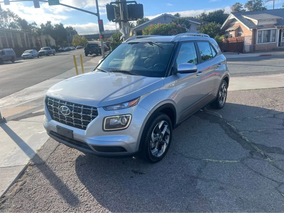 2025 Hyundai Venue - Image 17 of 19