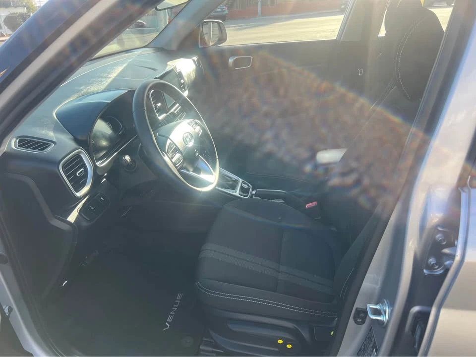 2025 Hyundai Venue - Image 18 of 19