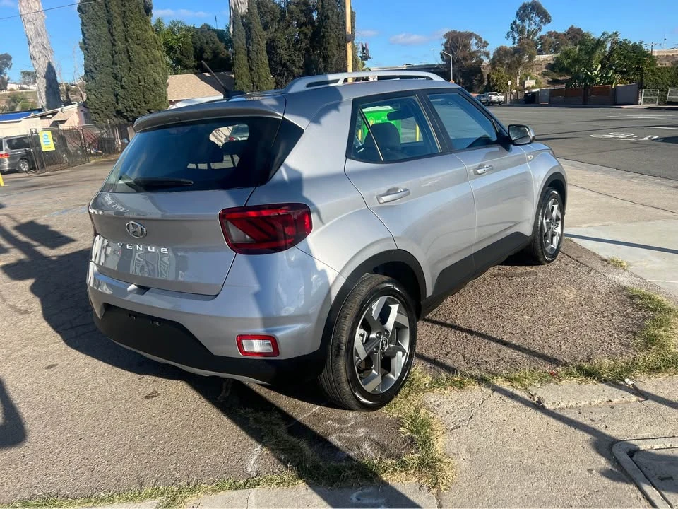 2025 Hyundai Venue - Image 7 of 19