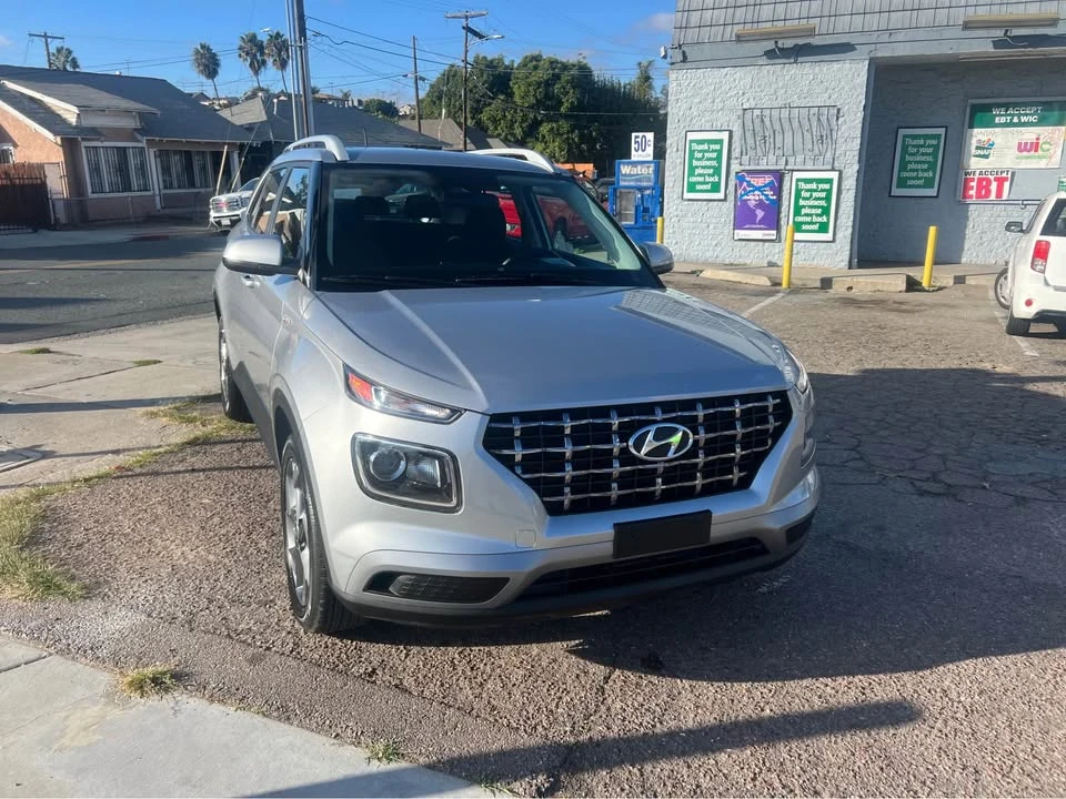 2025 Hyundai Venue - Image 14 of 19