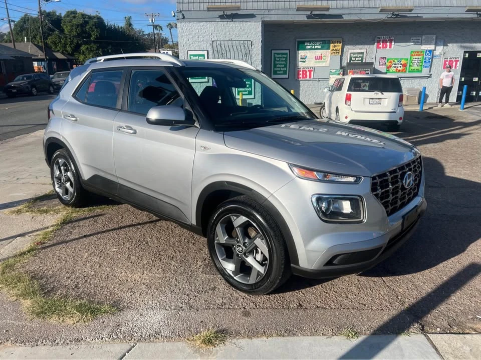 2025 Hyundai Venue - Image 13 of 19