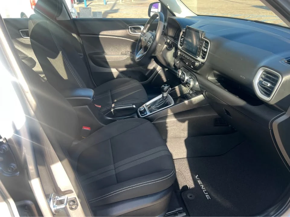 2025 Hyundai Venue - Image 18 of 19