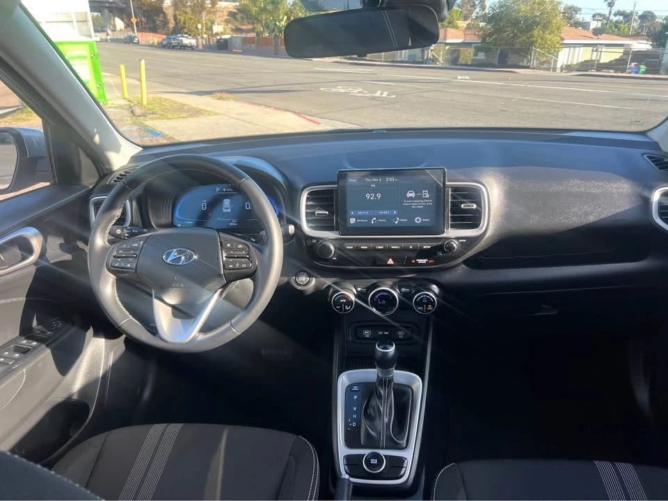 2025 Hyundai Venue - Image 8 of 19