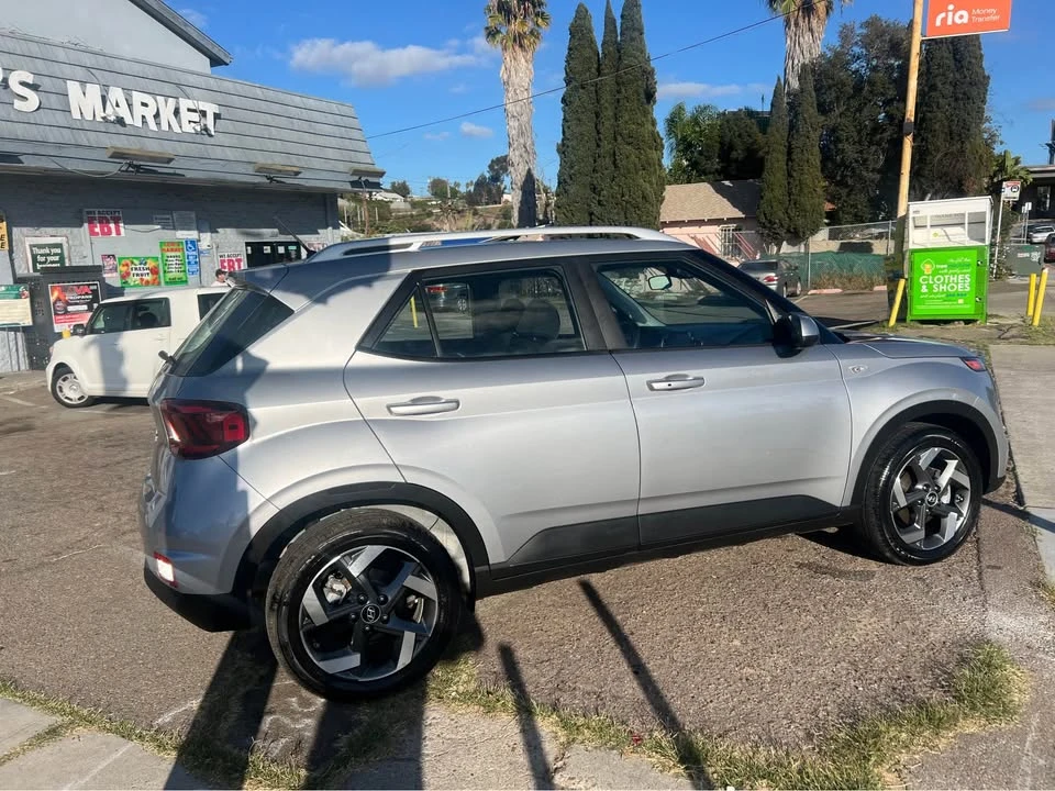 2025 Hyundai Venue - Image 10 of 19