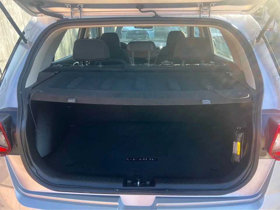 2025 Hyundai Venue - Image 17 of 19