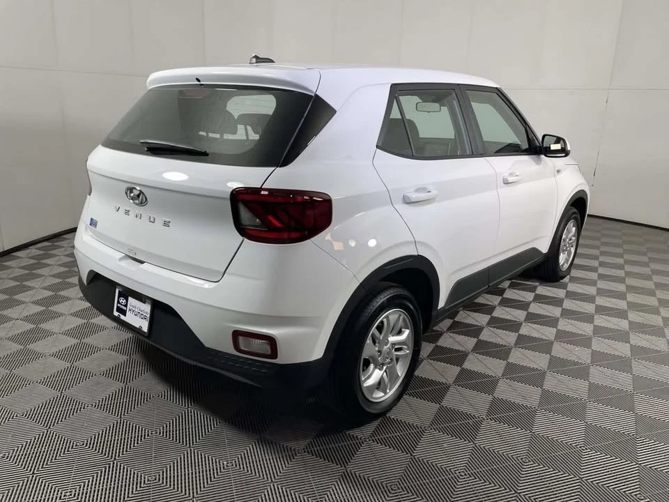 2025 Hyundai Venue - Image 9 of 20