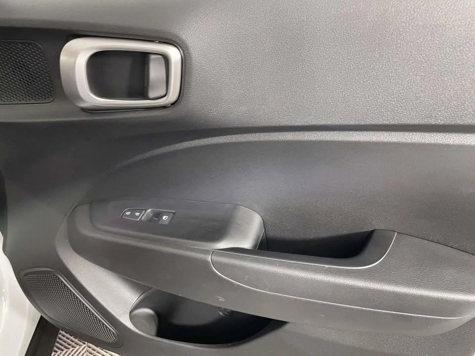 2025 Hyundai Venue - Image 10 of 20