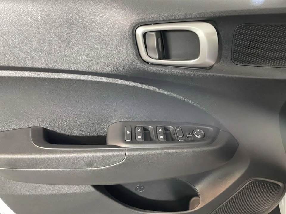 2025 Hyundai Venue - Image 17 of 20