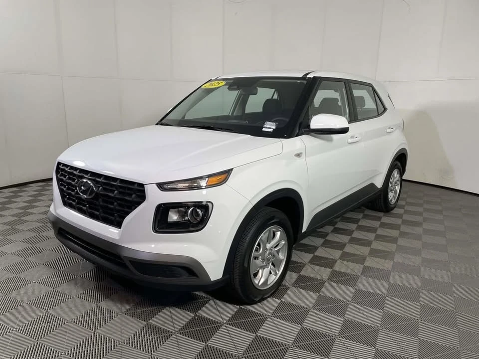 2025 Hyundai Venue - Image 4 of 20