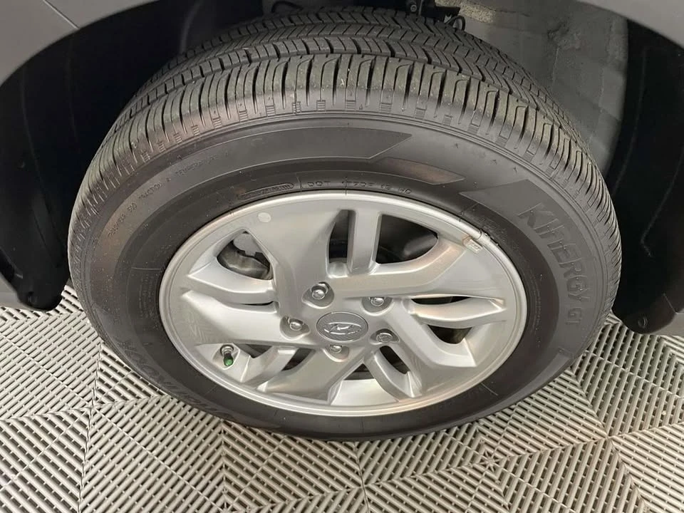 2025 Hyundai Venue - Image 6 of 20