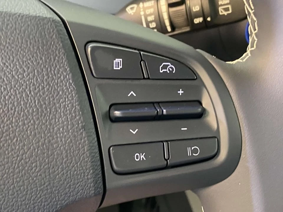 2025 Hyundai Venue - Image 18 of 20