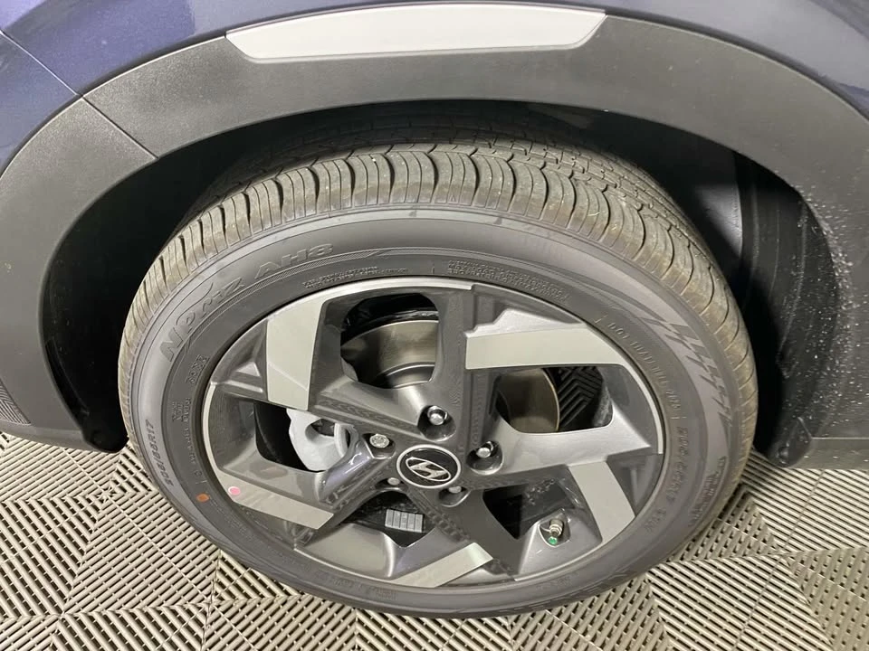 2025 Hyundai Venue - Image 5 of 20