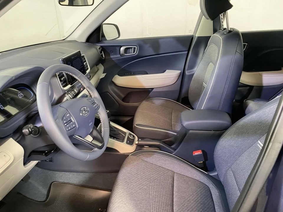 2025 Hyundai Venue - Image 14 of 20