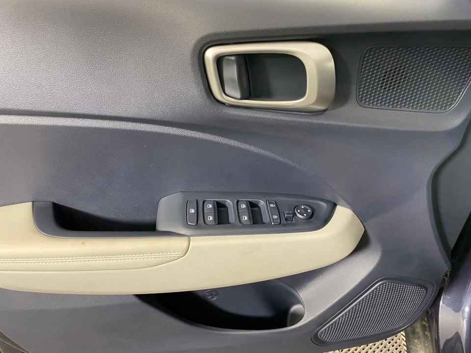 2025 Hyundai Venue - Image 12 of 20