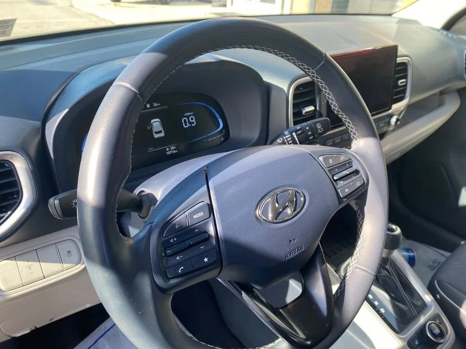 2025 Hyundai Venue - Image 16 of 20