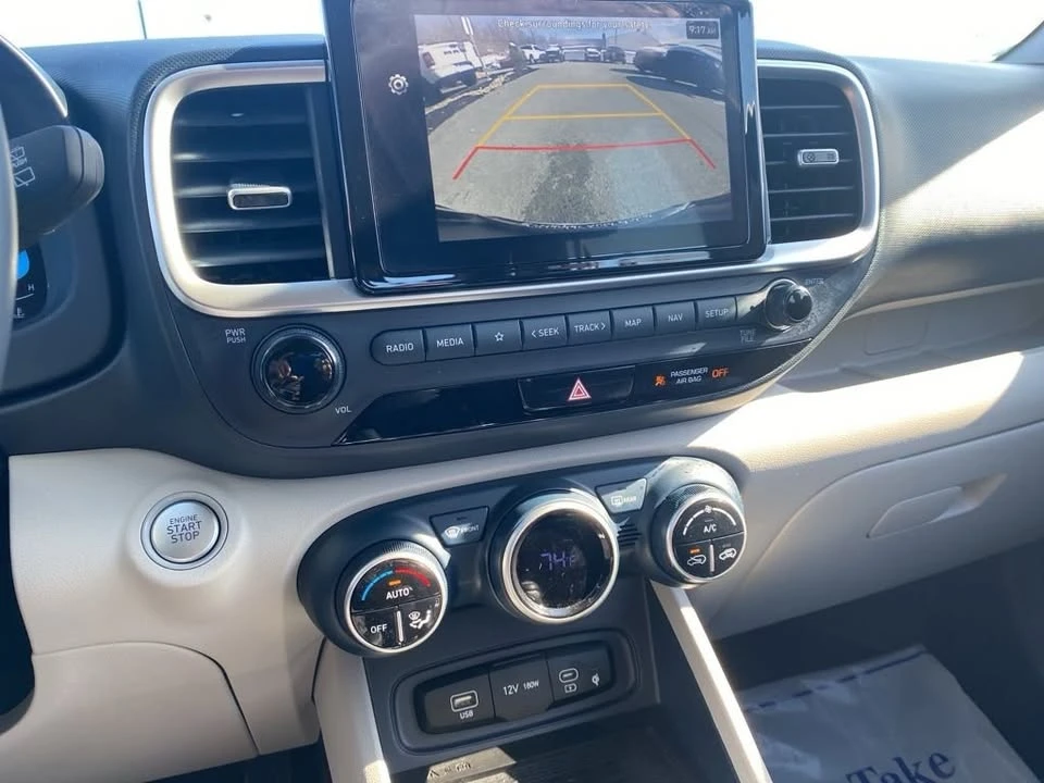 2025 Hyundai Venue - Image 18 of 20