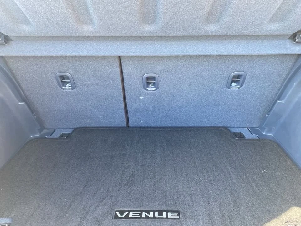 2025 Hyundai Venue - Image 9 of 20